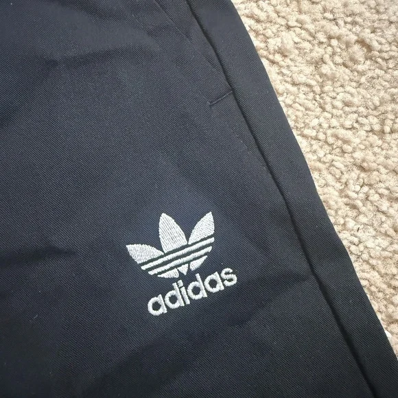 NEW Adidas Originals Mens Pants Ess Chino Skateboarding JD2442 Sz 32, 34, 35, 36